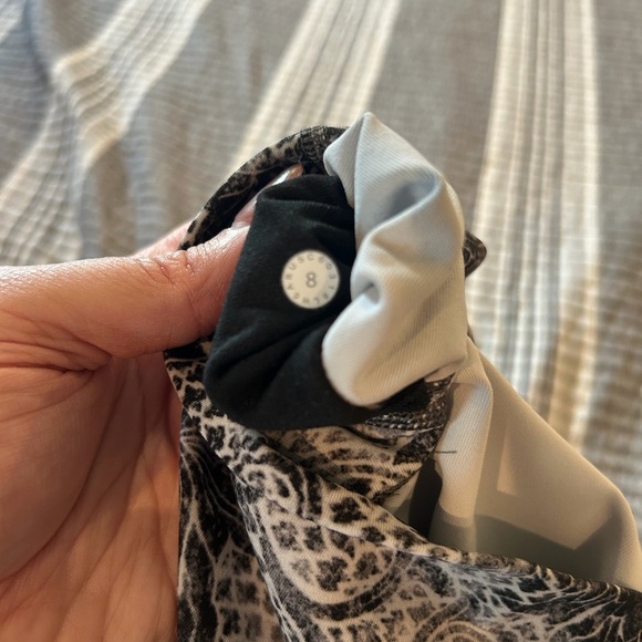 Lululemon Athletica Black and Gray Patterned Capris - Picture 7 of 7